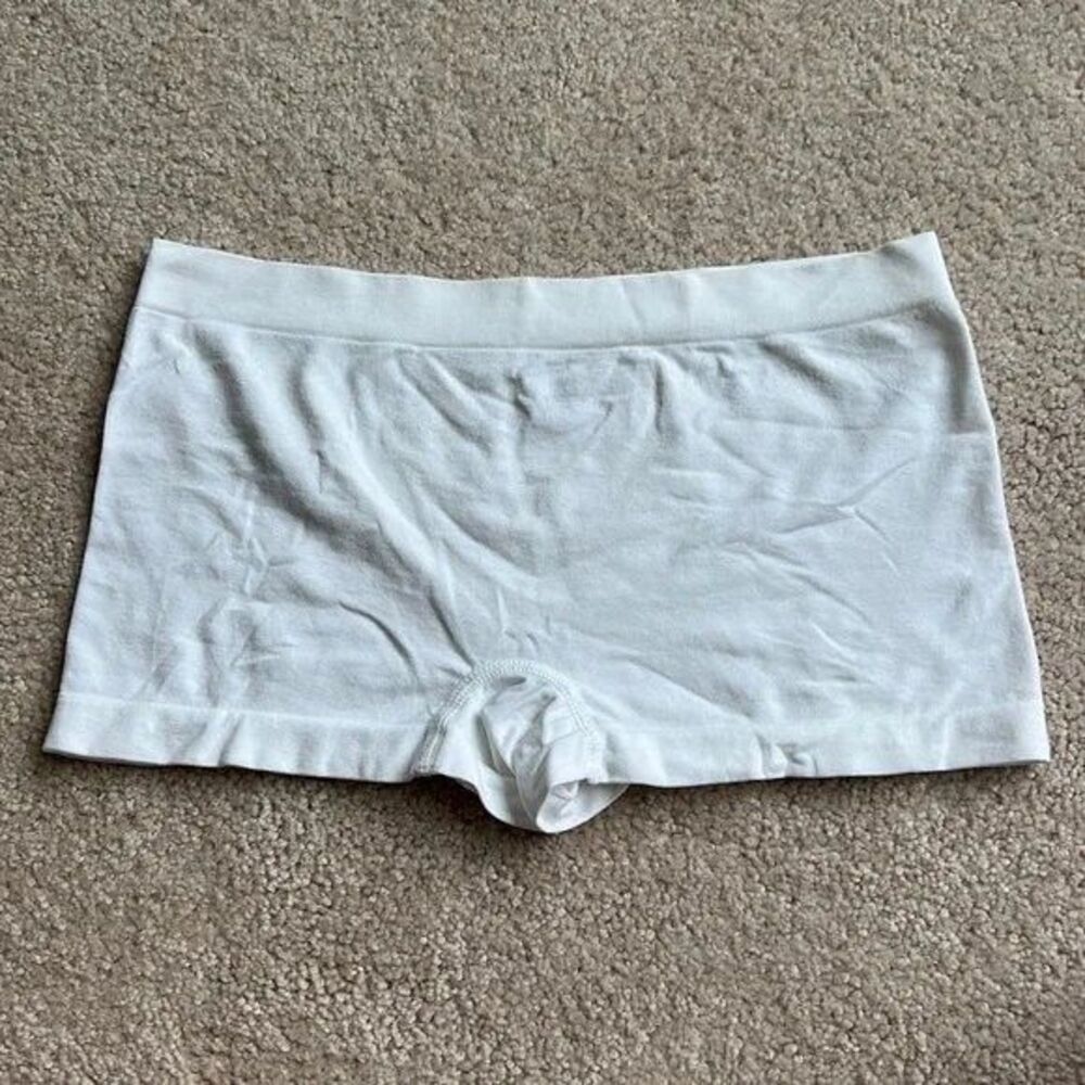 Spirit Halloween Women Seamless Boyshort Panty White One Size NWT Costume Shorts - Picture 2 of 8